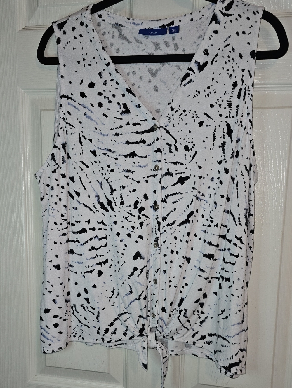 Apt. 9 White and Black Tie-Front Button V-Neck Tank‎